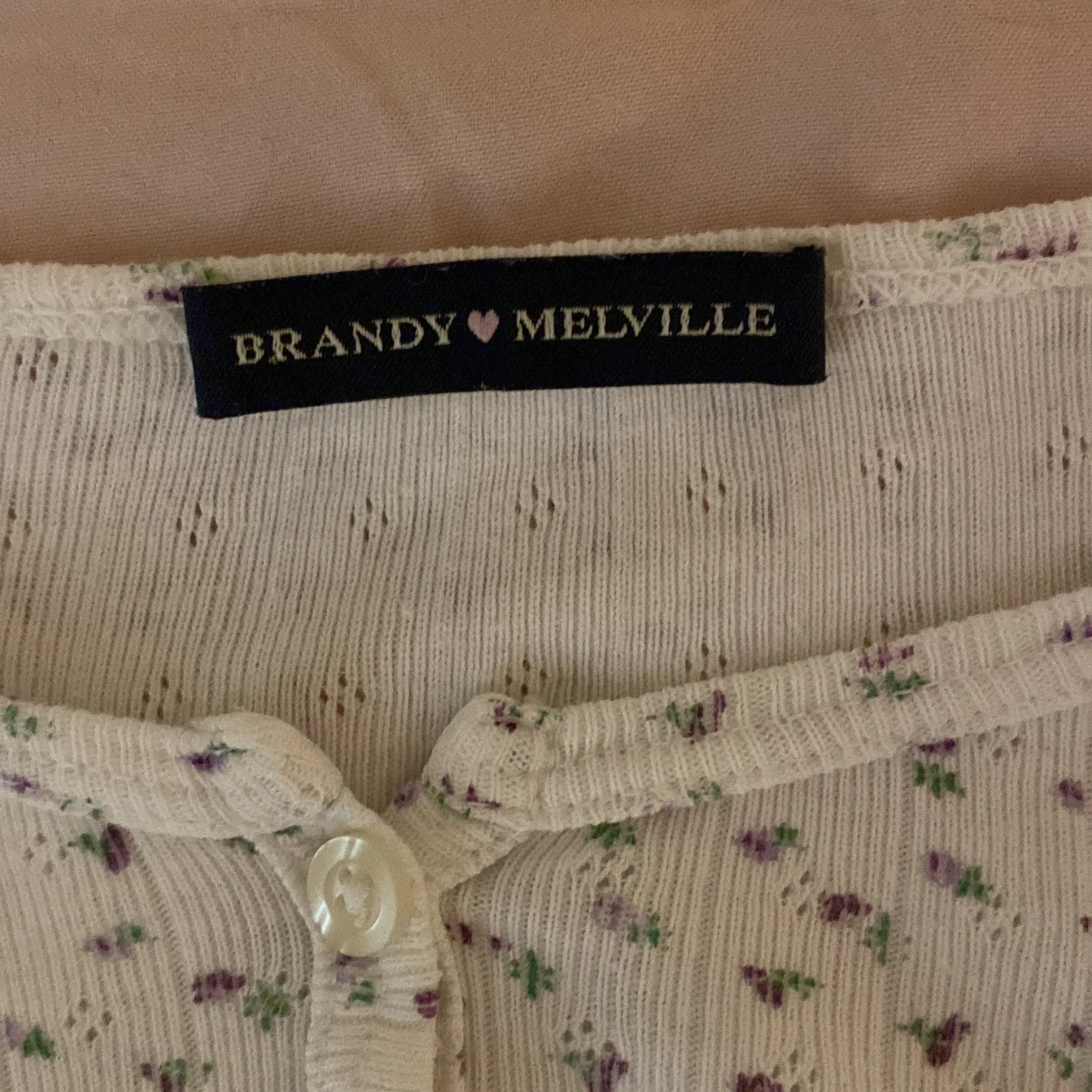 Vit blommig topp från Brandy Melville - 48