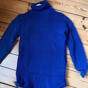 Blå stickad tröja - Från shein, aldrig använd 