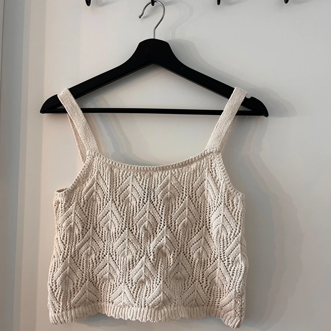 Beige stickad linnetopp från Lindex