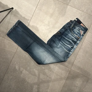 Replay jeans  -  Replay jeaans bra skick 9/10 kom med pris förslag 