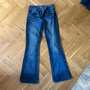 Vintage Levis  - Vintage bootcut Levis jeans! W26. Passar även W25. Skulle säga XS🌟 modell 525. 