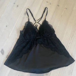 Snygg svart topp - Snygg topp från New yorker använd få gånger.