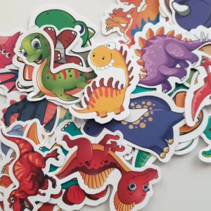 30st dinosaurier klistermärken/stickers  - Klistermärken/stickers Motiv: dinosaurier, Antal: 30st Skick: ny/oanvänd  Kul att använda till pyssel, scrapbooking och annat. Kan tex användas till att dekorera din bärbara dator, skateboard, resväska, 