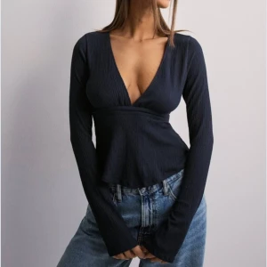 Cute tie top - Säljer denna super snygga och populära tröjan eftersom den tyvärr inte passade mig💕