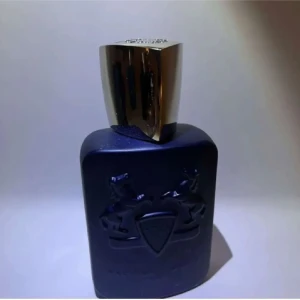 Parfums de marley layton  - Tja, säljer sampels på min pdm layton, nice vinter parfym. Fraktas snabbt, skriv vid frågor. 3ml 80kr 5ml 130kr