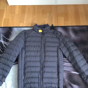 Parajumper jacka - Hej säljer min äkta parajumper jacka