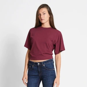 Vinröd tröja från Lager 157 - En jättesnygg vinröd tröja från lager 157 som jag säljer för jag beställde fel storlek💗 kom privat för bilder