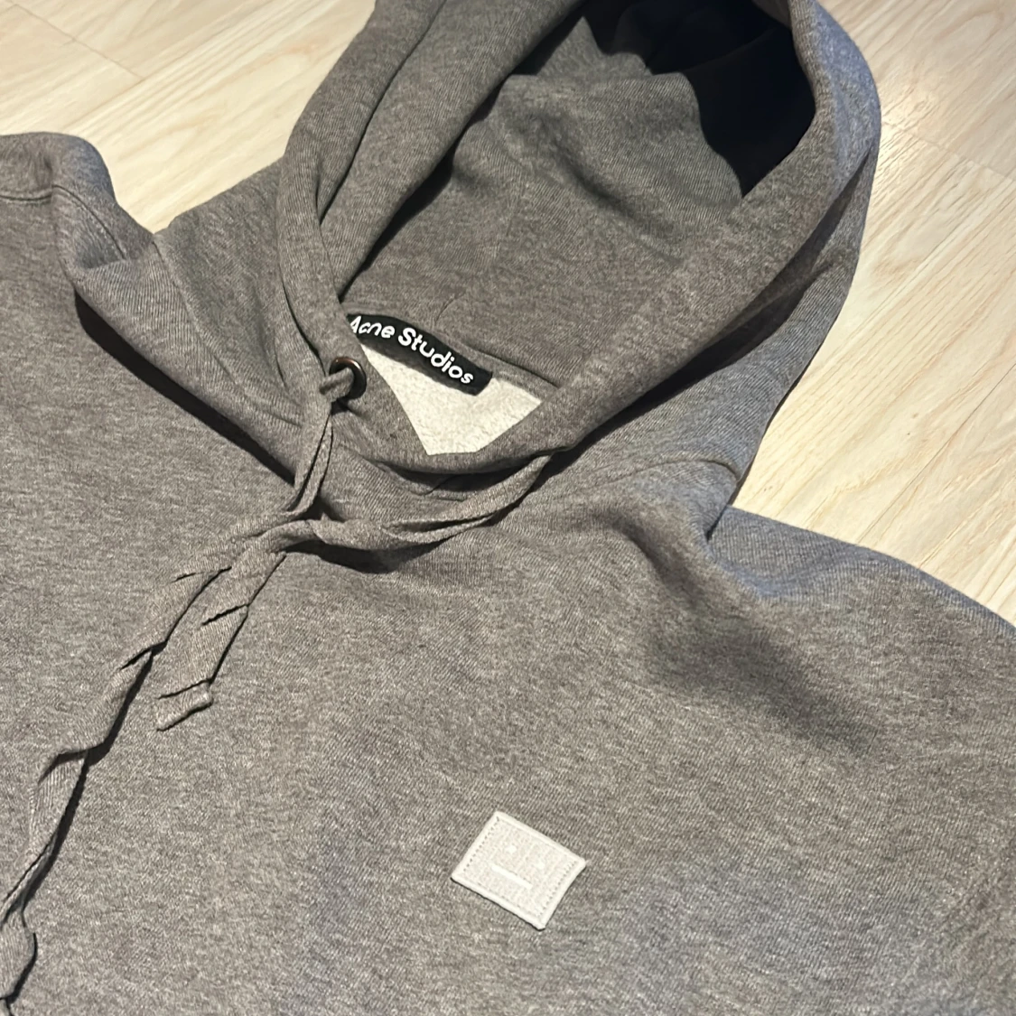 Grå hoodie från Acne Studios - 90
