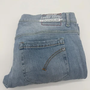 DONDUP GEORGE JEANS - - Dondup George jeans - storlek 34, benlängd: 92cm, midjemått: 44cm - Nypris runt 4000 - Kontakta för fler frågor eller funderingar // Deluxecloset 