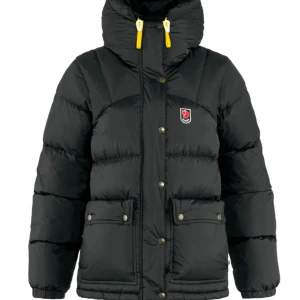 Söker fjällräven - Söker en fjällräven jacka i svart,mörkgrön eller mörkblå(helst mörkgrön)i dam storlek och gärna  för max 3500❣️i storlek xs eller s