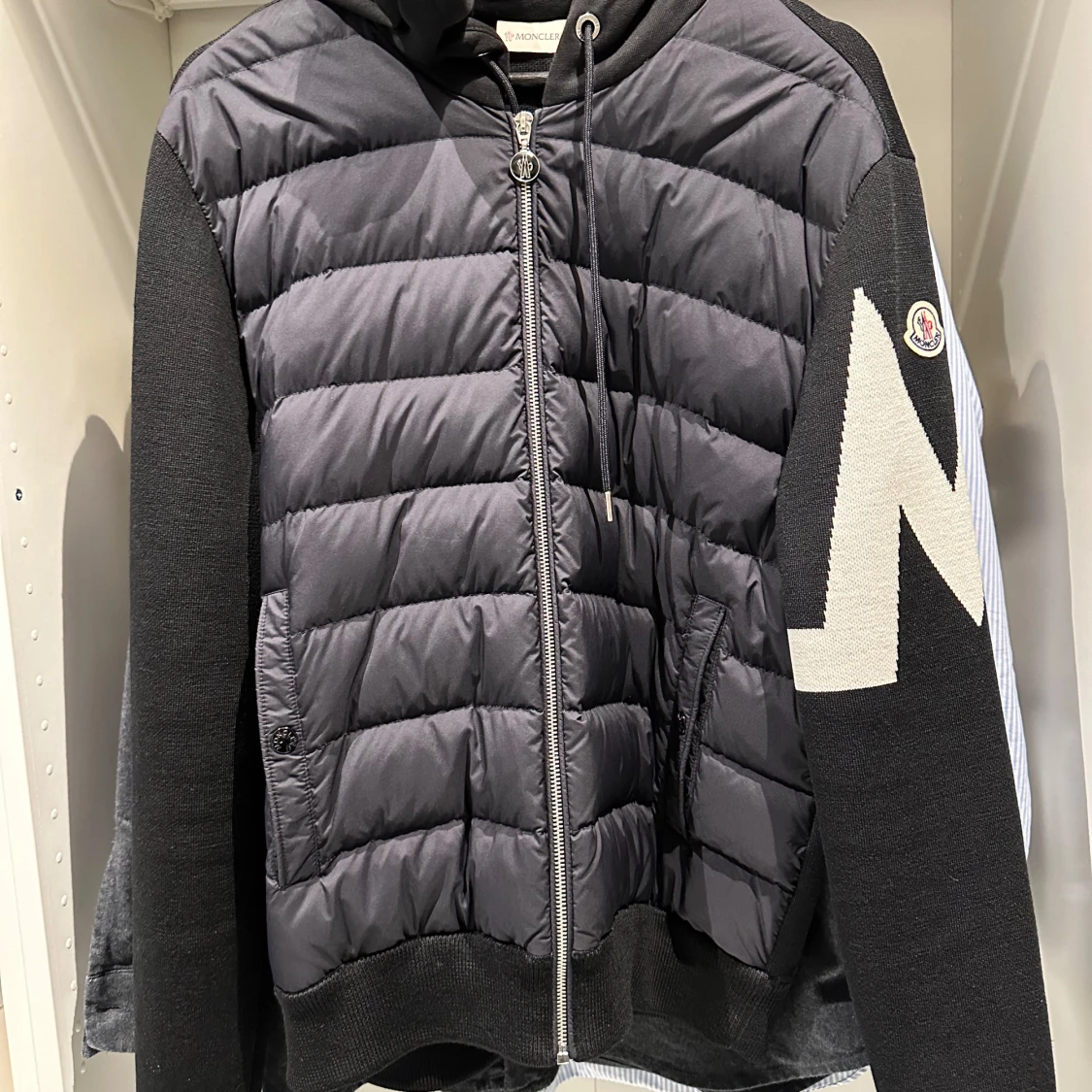 Svart jacka från Moncler