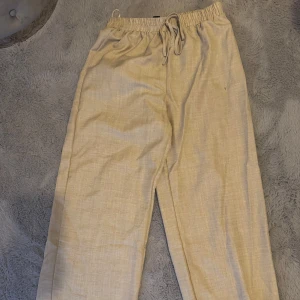 Linnebyxor - Fina linnebyxor i linne, knappt använda strl M