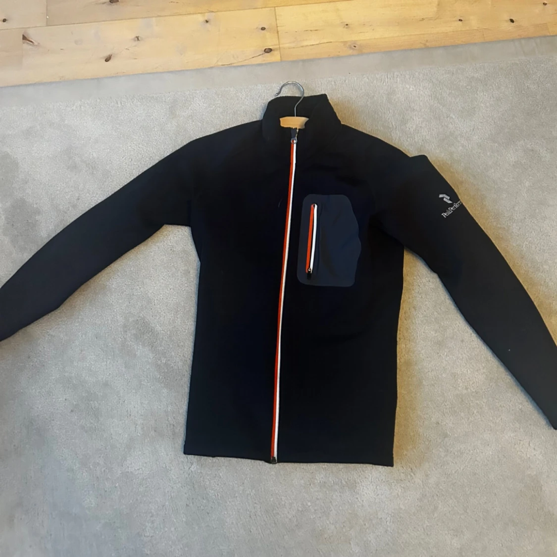 Svart  Peak Performance kofta  - 90