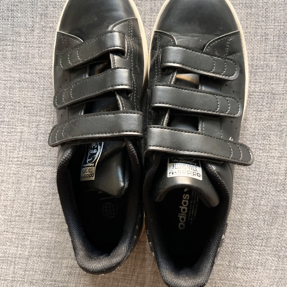 Svarta Adidas Stan Smith med  coola detaljer!