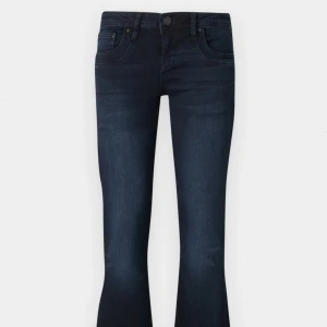 LTB valerie jeans - Säljer dessa jeans för att de ej kommer till användning. Har använt i några dagar bara men sen dess så har de ej används. Köpt från Zalando för 829 kr men säljer de för 700kr