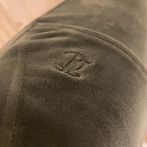 Säljer mina gröna juicy byxor. - Säljer mina gröna juicy byxor som inte används längre. Använt ett par gånger men ser ut som nya, inga skador eller hål. 