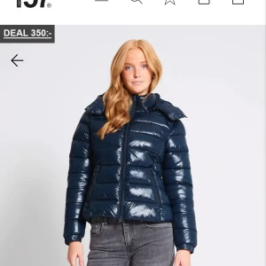 pufferjacka från lager 157 - Pufferjacka som har taggen kvar och var köpt för 350 kr. Pris kan diskuteras🌸