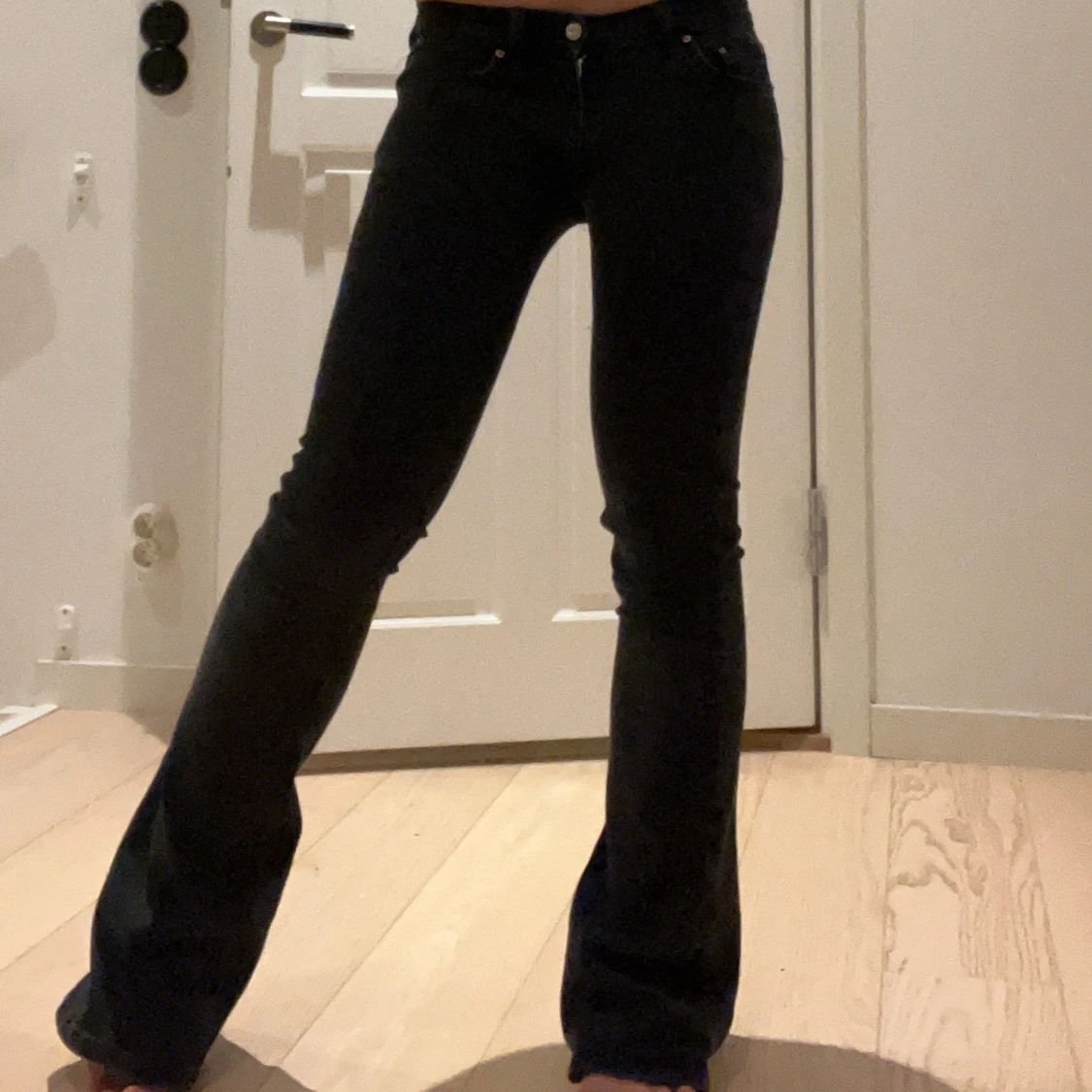 Svarta bootcut jeans