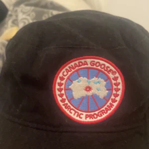 CANADA GOOSEBlack Haven Bucket Hat - Pris kan diskuteras 