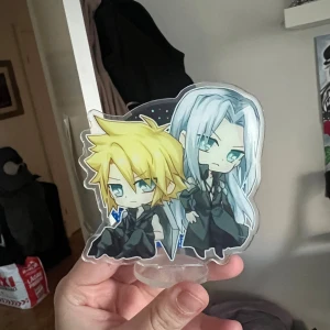 Acrylic stand med FFVII cloud and sephiroth - Säljer den här acrylic stand på cloud och sephiroth från närcon sommar 2024 💕pris kan diskuteras💕