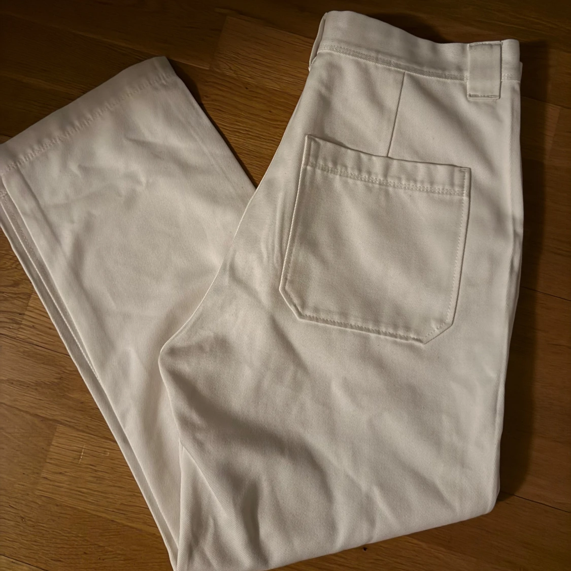 Benvita byxor från Weekday - 90