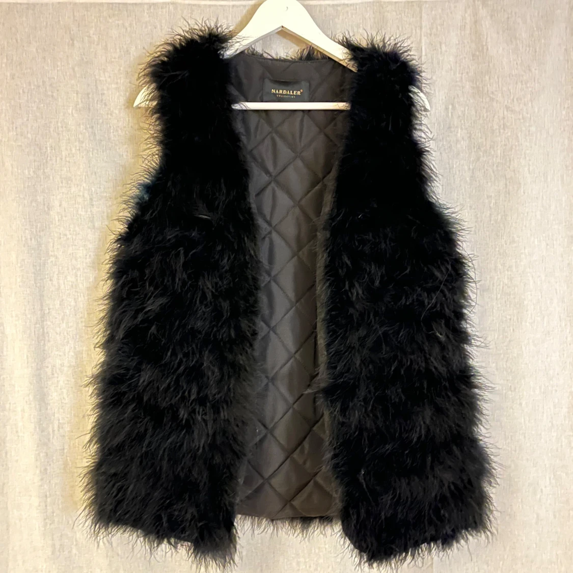 Svart pälsväst från Nardaler - 90