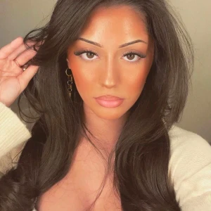 Örhängen  - Väldigt fina örhängen som är i samarbete med @raquelle055  Finns i guld och silver. Köp för 99kr/st Eller 185kr/ paret. Modell 147 Smyckes ställningen finns även att köpa för 299kr!