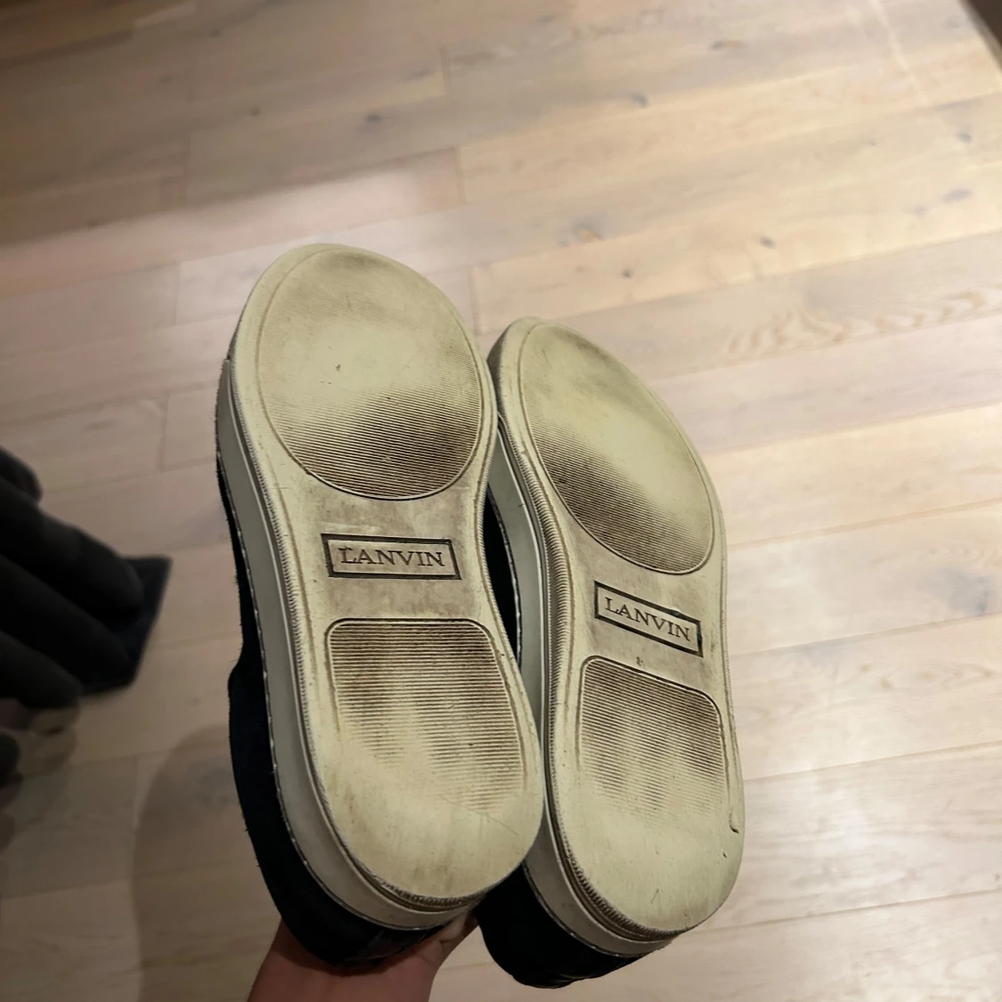 Lanvin  - 90