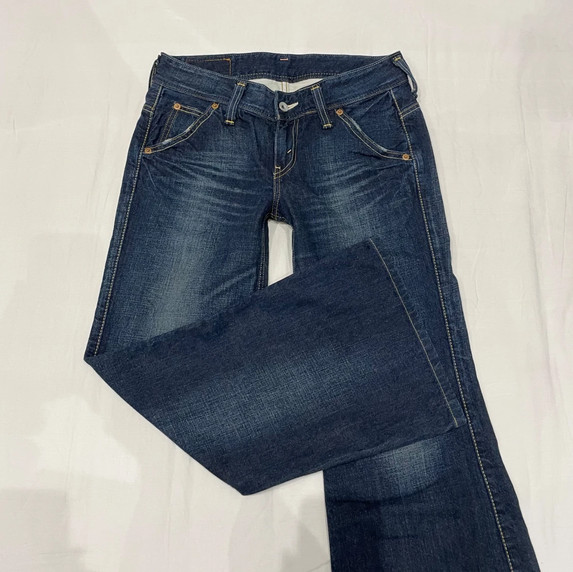 Lågmidjade bootcut/flare jeans från Levis🤩 - 92