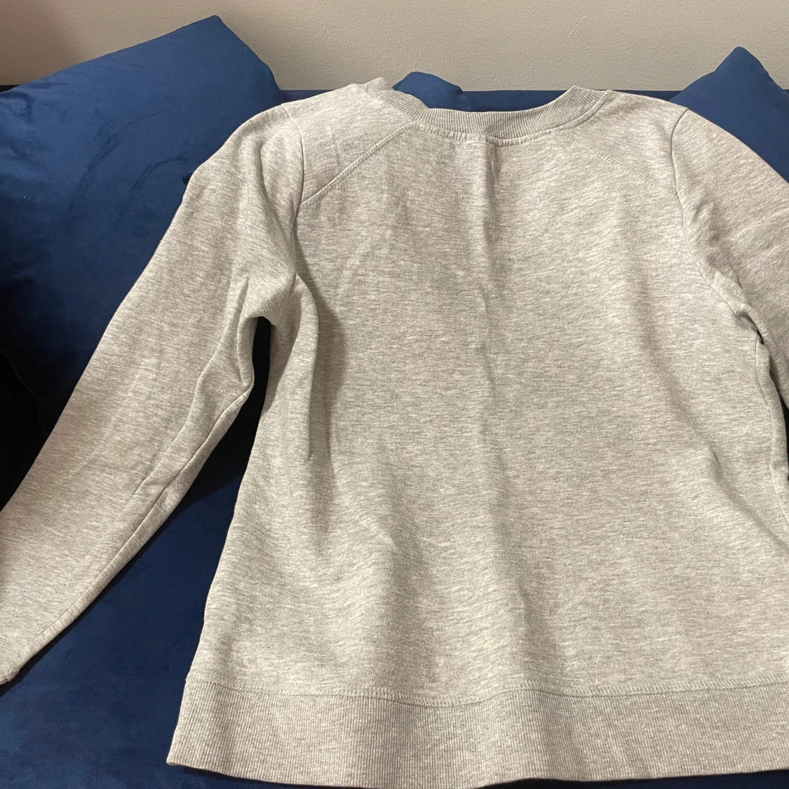 Grå sweatshirt från Gina Tricot - 92