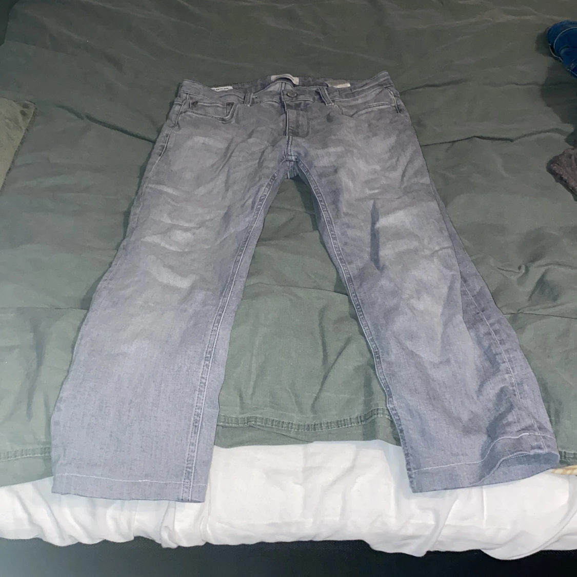 Grå jeans från Regular Clark