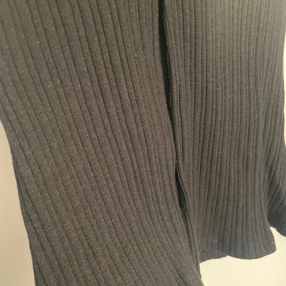 Svart ribbad tröja - 91