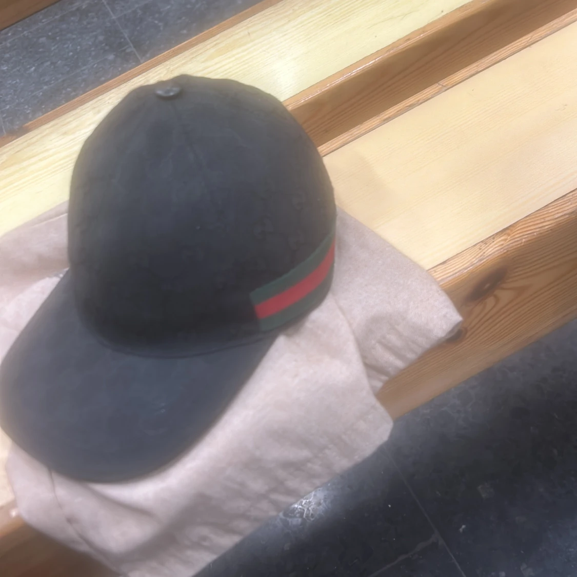 Svart keps från Gucci - 2