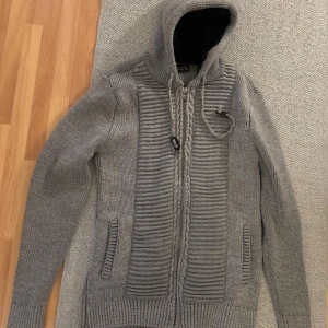 Cardigan med päls - Skriv om frågor 