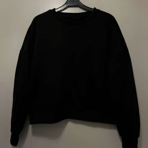 Svart sweatshirt -  sweatshirt strl S