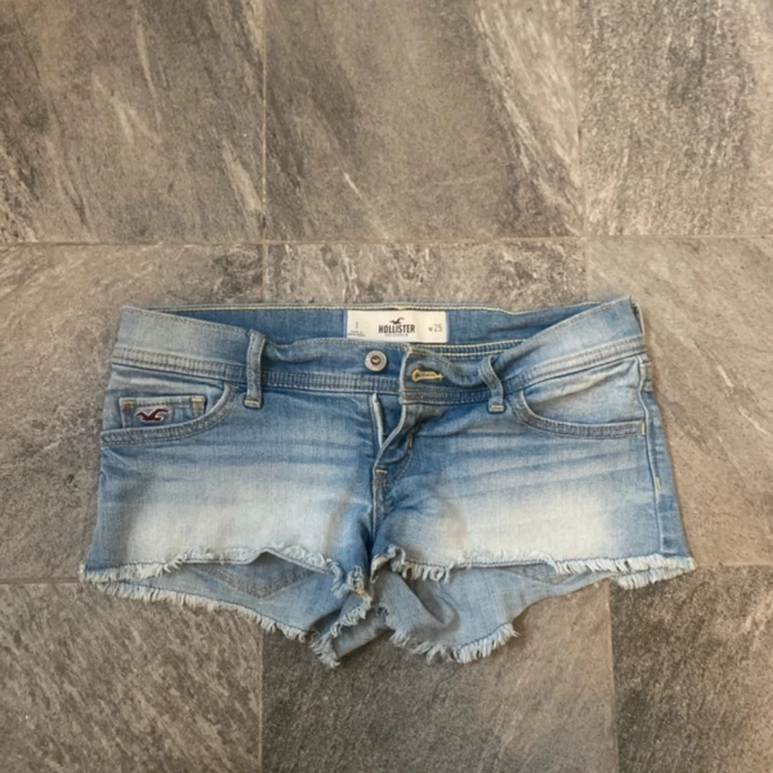 Blå jeansshorts från Hollister - 1