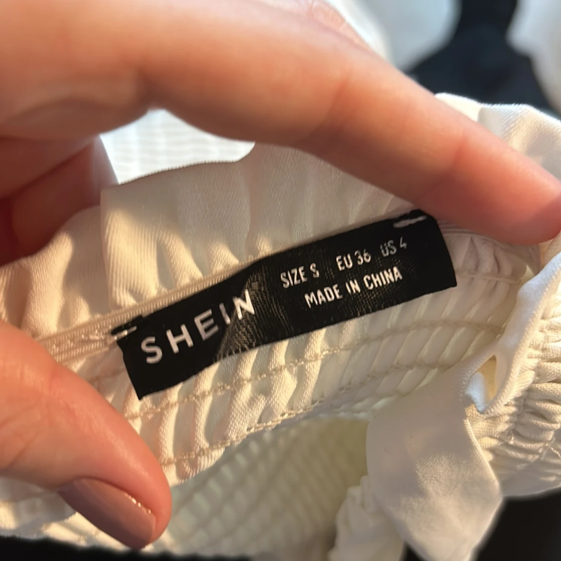 Vit croppad topp med knytband - 4