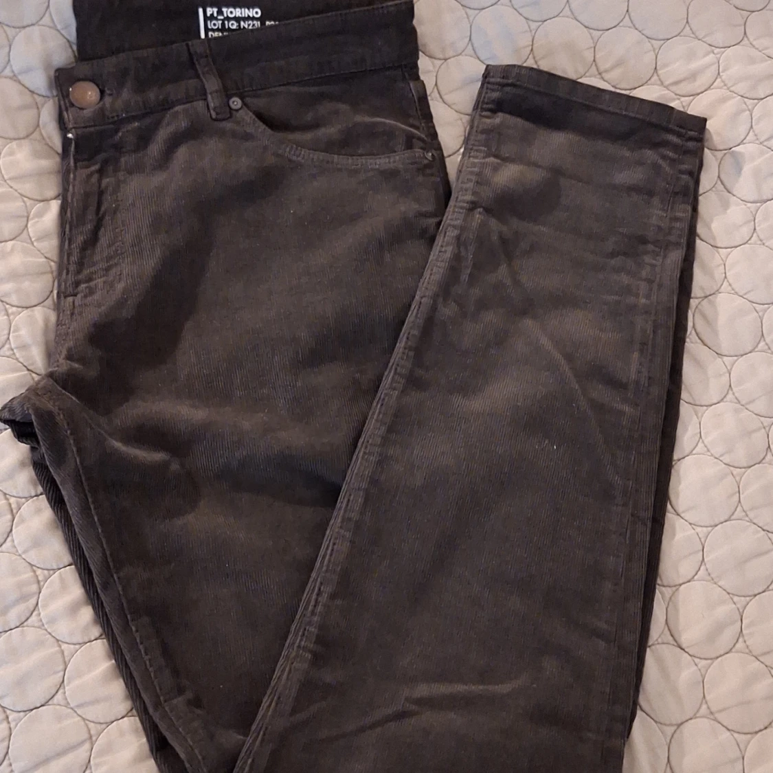 Mörkbruna manchesterbyxor från PT Torino