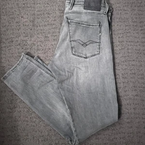Replay anbass jeans  - Fräscha grå Replay anbass. Storlek 32/32. Pris går att diskuteras 