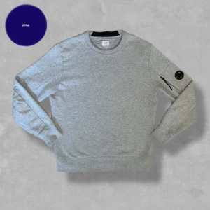 C.P Company tröja - Säljer nu denna grymt snygga tröja från C.P Company. | Tröjan är i ett superbra skick, utan defekter. Storlek  M | Nypris: 1800 kr | Skriv vid funderingar! 