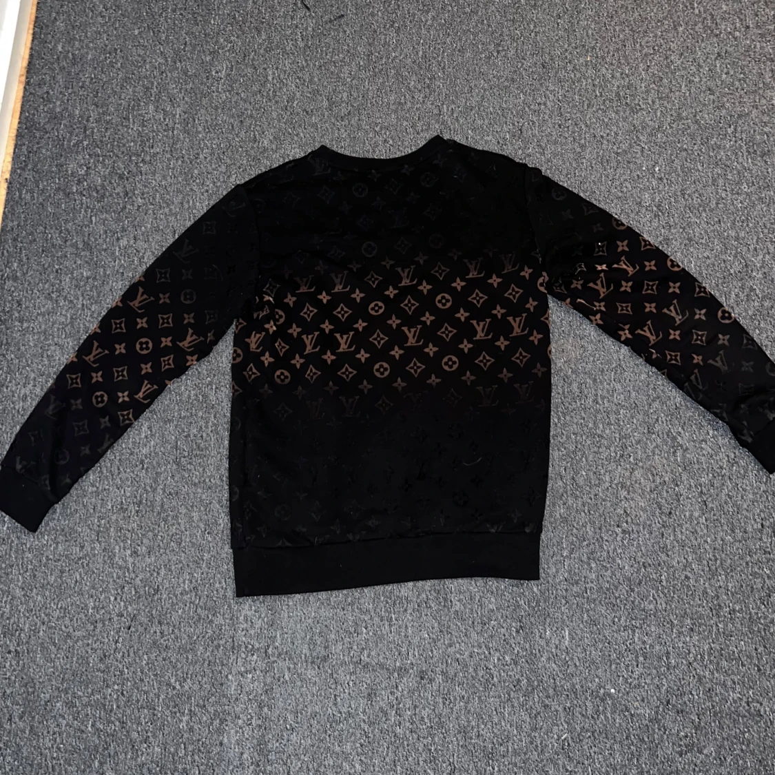 Svart tröja från Louis Vuitton - 1