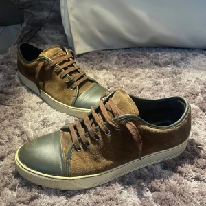 Lanvins toe cap - Stillrena lanvins strlk 44 (UK-10)  och har mycket att gå för. Nypris ca 5500, mitt pris 2199kr, hör av er vid frågor osv✅