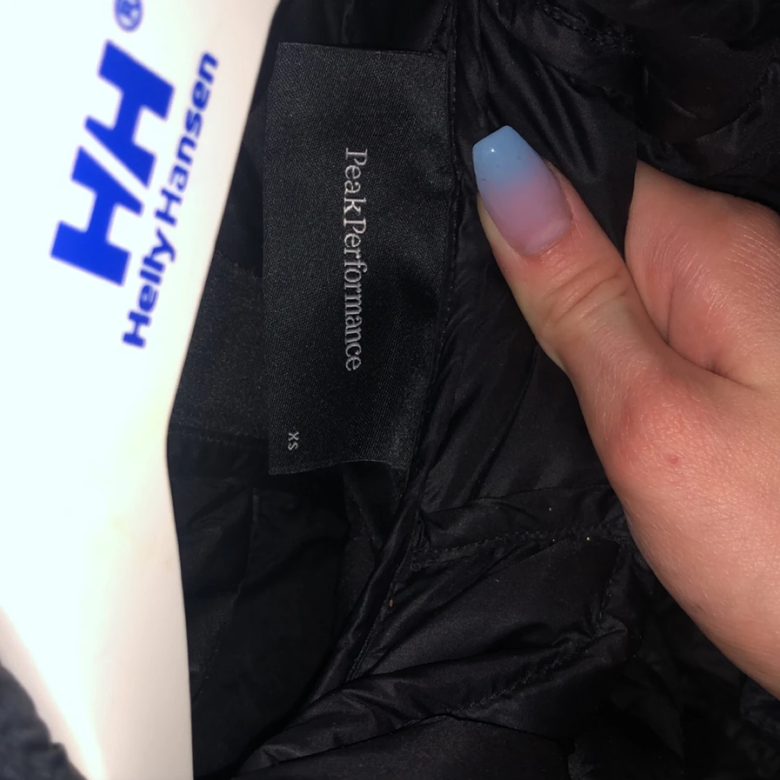 Svart dunjacka från Peak Performance - 2