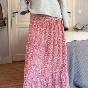 Zara långkjol  - Snygg långkjol från Zara💕super bra skick💞💗