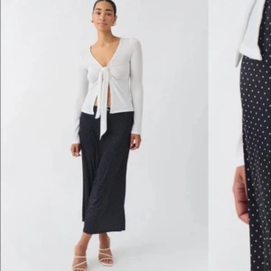 Maxikjol från Gina tricot - Ny med prislappen kvar, enbart testad.💕orginalpris: 360kr‼️den är svart,inte prickig 