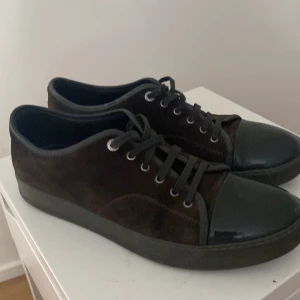 Lanvins - Säljer ett par schyssta lanvins till ett bra pris. Skick 8/10 inga defekter bara lite slitna på sulan.