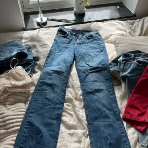 Höga jeans med raka ben storlek 36