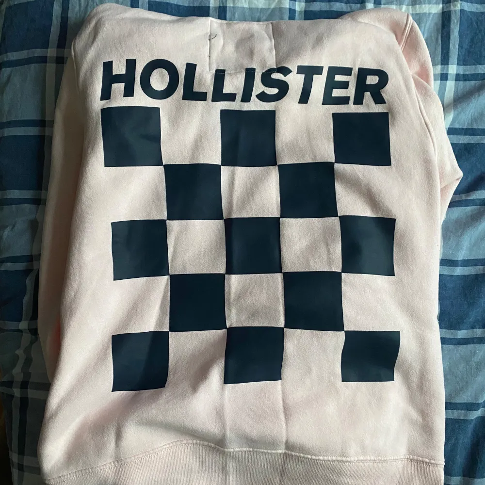 Unik hollister hoodie som är använd ett fåtal gånger.. Hoodies.