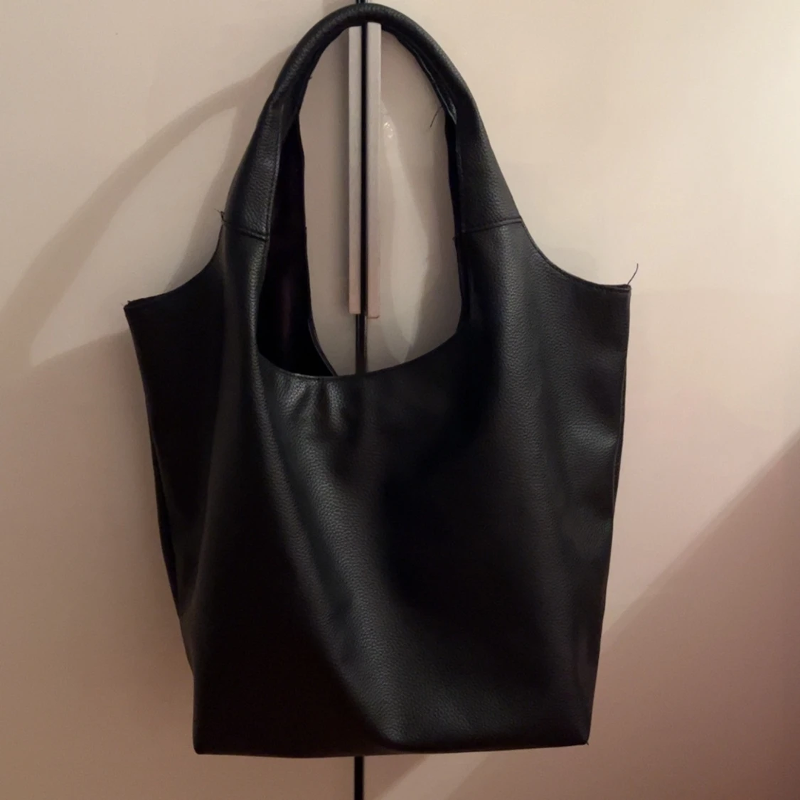 Svart shoppingväska från Pull&Bear - 92