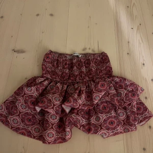 Meet me there kjol - As söt volang kjol sällan använd❤️ Ny skick❤️